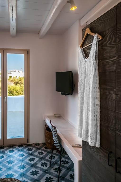 Milia Gi Suites Pollonia Zimmer foto